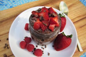 chocolate strawberry chia seed pudding
